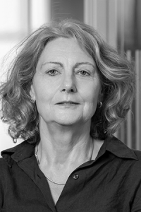 Portrait-2 Barbara Pfetsch_2019_0187_SW_Hintergrund